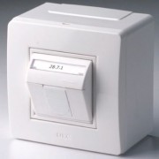 ДКС 10665 Коробка в сборе с 1 розеткой RJ45, кат5е (телефон / компьютер), белая DKC